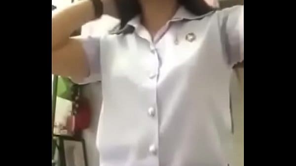 นักศึกษาสาวไทยนมสวยน่าจับ xxx แถมถอดกระโปรงกับเสื้อในยั่วควยมาเย็ดเงี่ยนๆ